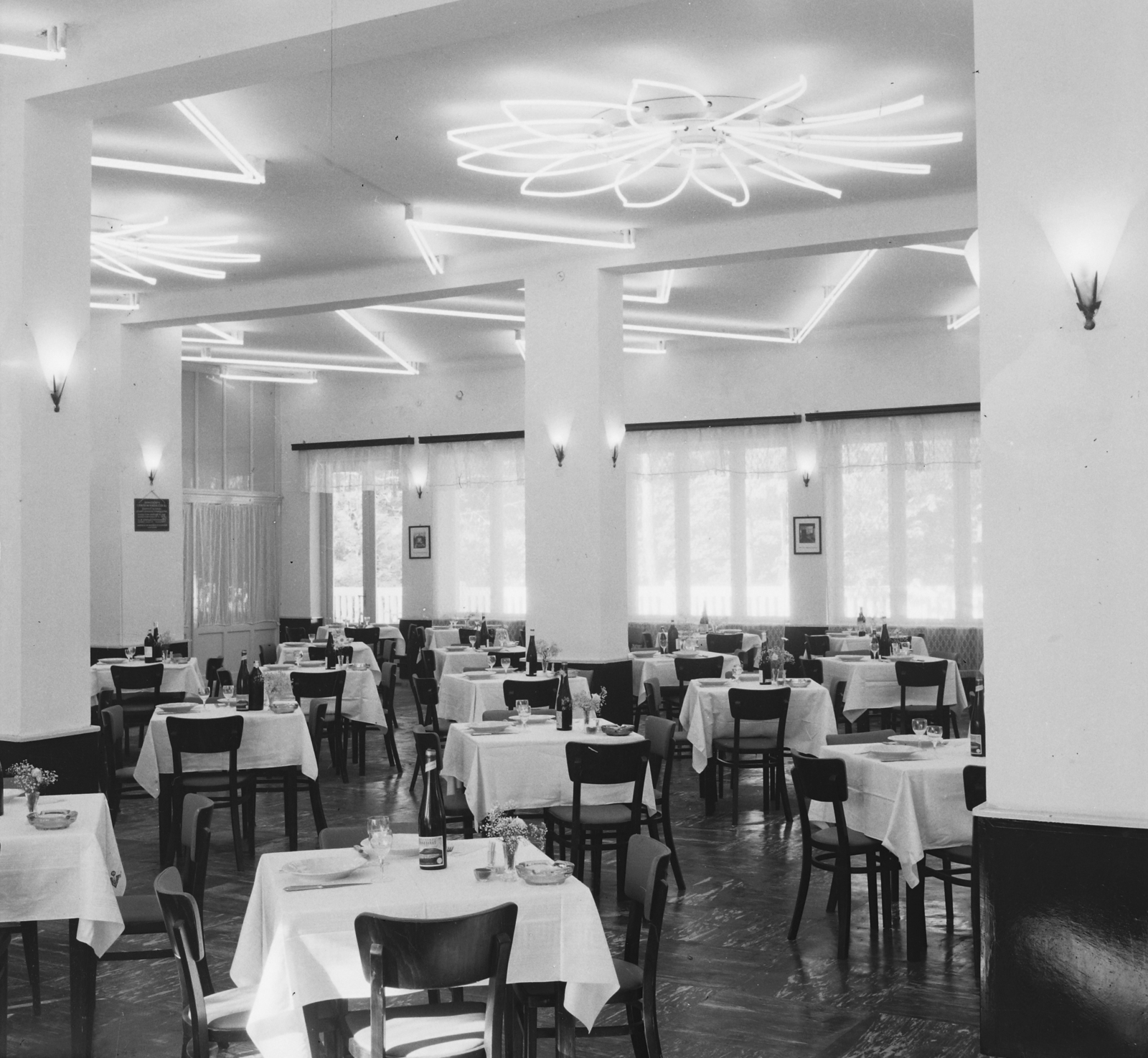 Hungary, Balatonlelle, Köztársaság utca 4., Vörös Csillag étterem., 1959, Bauer Sándor, restaurant, Fortepan #112796