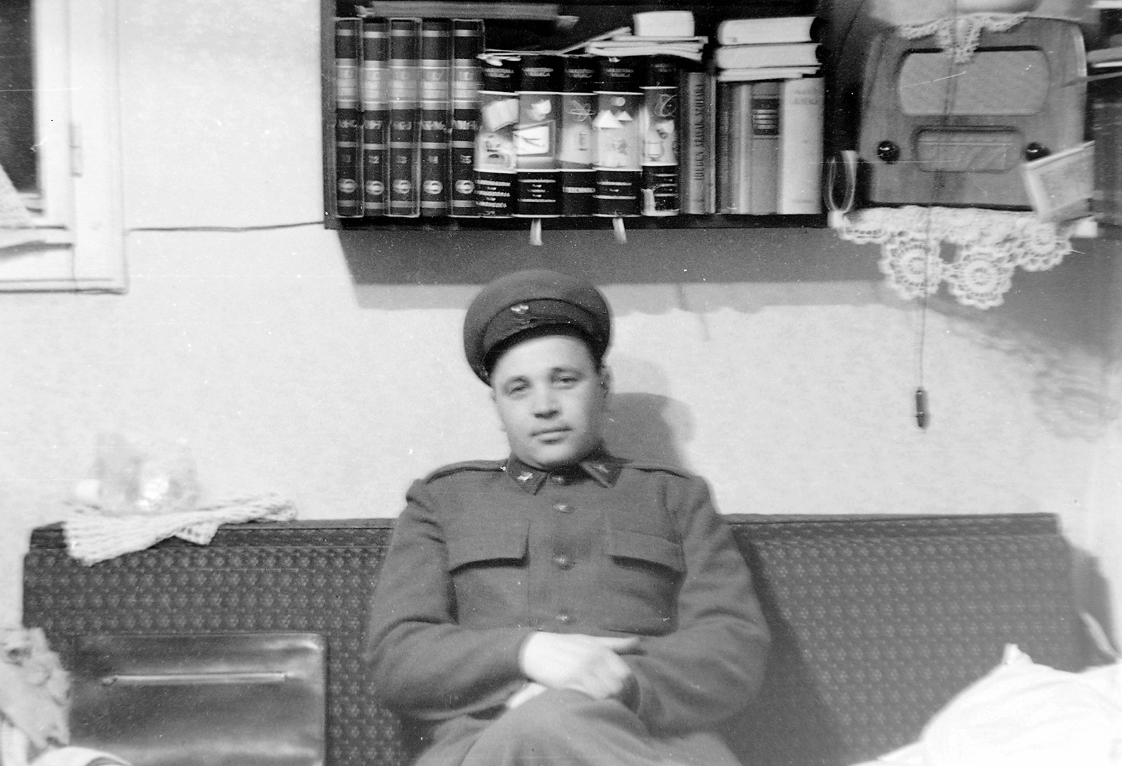 1961, Fortepan, portrait, uniform, radio, briefcase, bookshelf, peaked cap, sofa, Fortepan #1128