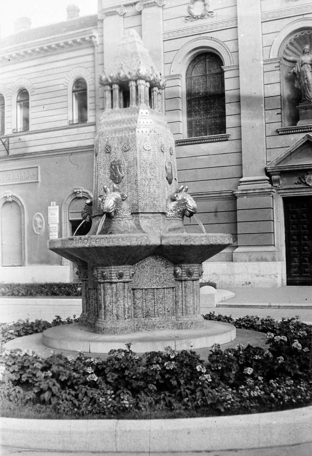 Hungary, Pécs, Zsolnay-kút., 1937, Gyöngyi, statue, Fountain, Fortepan #11280
