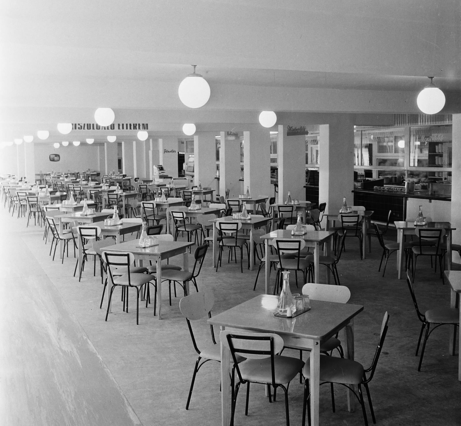 Magyarország, Budapest I., Krisztina körút 55., KGMTI (Kohó-és Gépipari Minisztérium Tervező Irodái), önkiszolgáló étterem., 1961, Bauer Sándor, karaf, önkiszolgáló, mennyezeti lámpa, oszlop, Budapest, Fortepan #112822