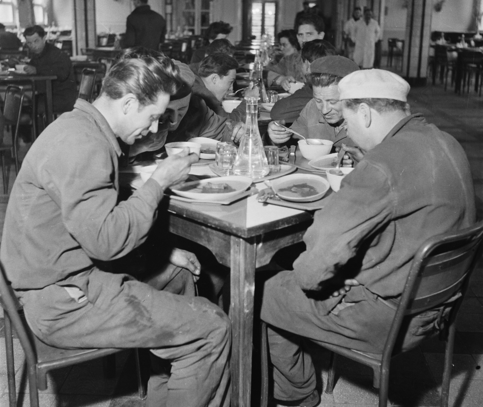 Hungary, Budapest XVI., Margit utca, az IKARUS gyár étterme., 1961, Bauer Sándor, meal, self-serving restaurant, Budapest, Fortepan #112838