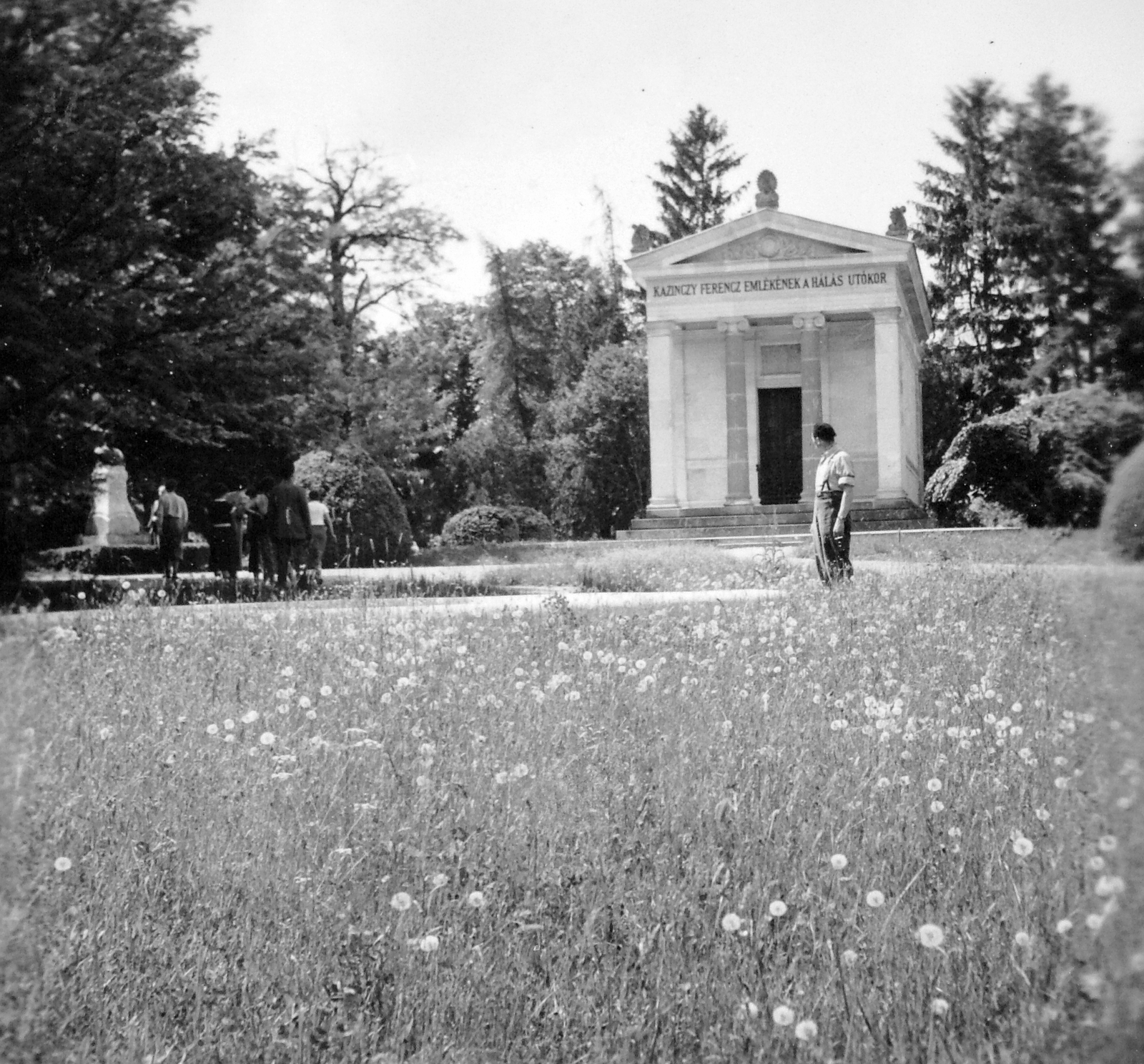 Hungary, Sátoraljaújhely,Széphalom, Kazinczy Ferenc Mauzóleum., 1937, Gyöngyi, mausoleum, Fortepan #11285