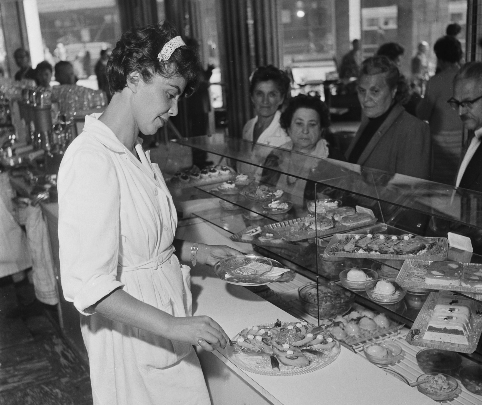 Hungary, Budapest VII., Rákóczi út - Akácfa utca sarok, EMKE eszpresszó és büfé., 1961, Bauer Sándor, Budapest, Fortepan #112852