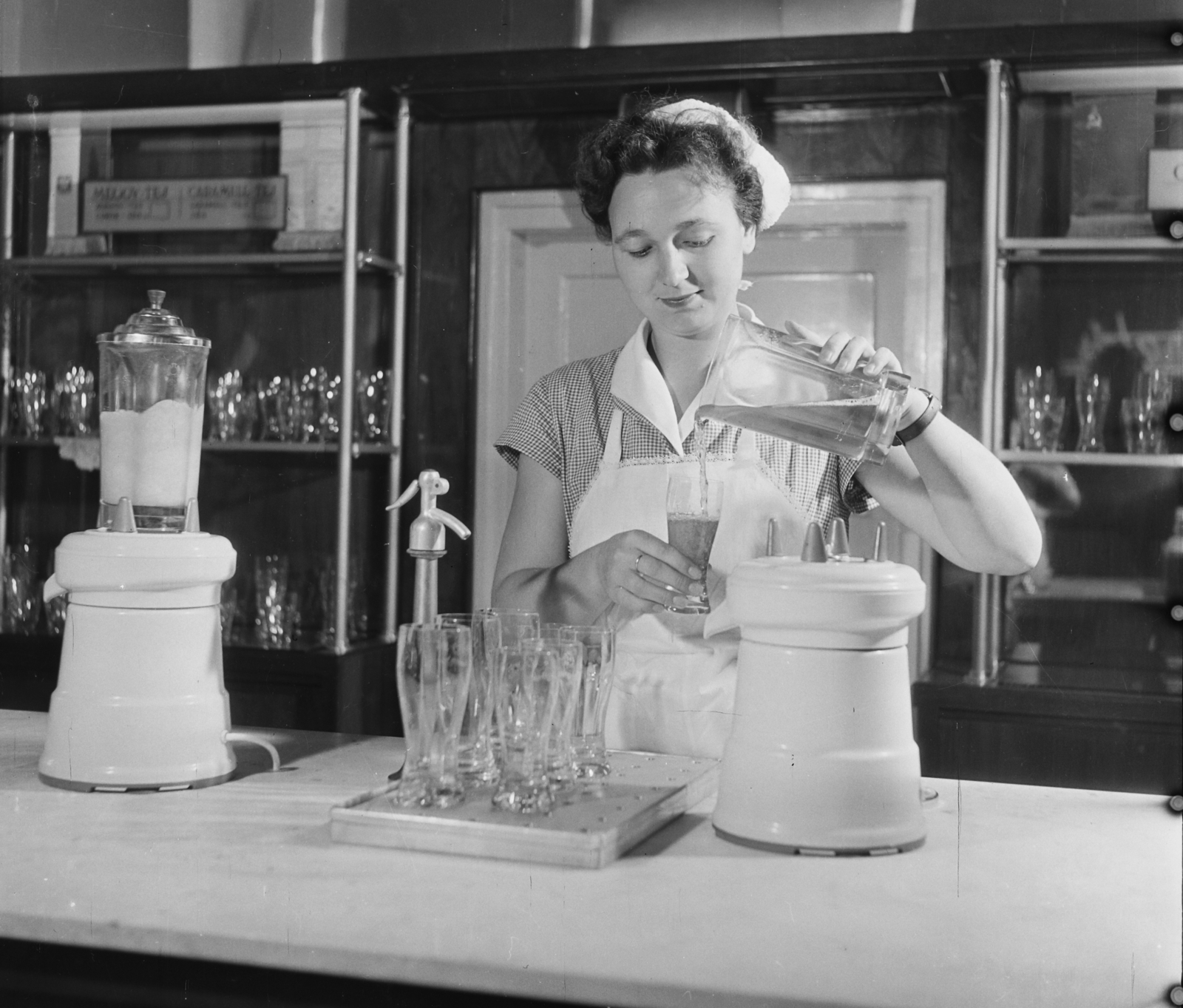 Hungary, Budapest VIII., Rákóczi út 9., Puskin utca sarok, Mackó büfé., 1959, Bauer Sándor, Budapest, Fortepan #112873