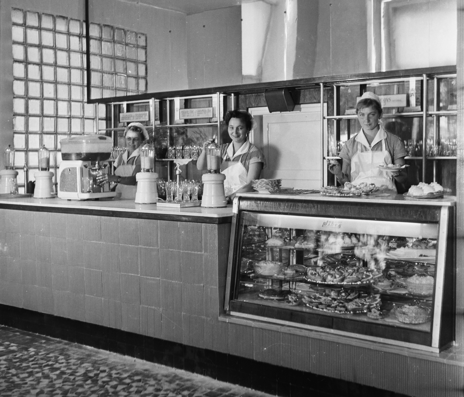 Hungary, Budapest VIII., Rákóczi út 9., Puskin utca sarok, Mackó büfé., 1959, Bauer Sándor, cabinet, tile, counter, Budapest, cold buffet, Fortepan #112876