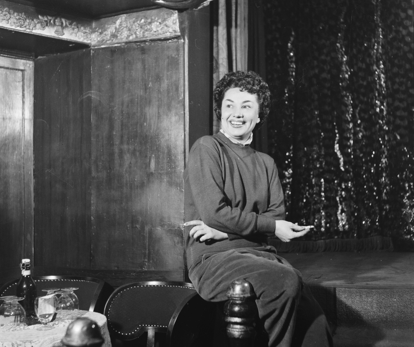 Magyarország, Budapest VI., Nagymező utca 17. Budapest Táncpalota (Moulin Rouge). Németh Marica énekesnő., 1957, Bauer Sándor, Budapest, Fortepan #112954