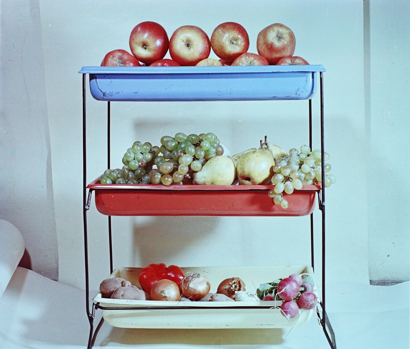 Hungary, 1965, Bauer Sándor, colorful, onion, fruit, grape, vegetables, potato, Fortepan #112987