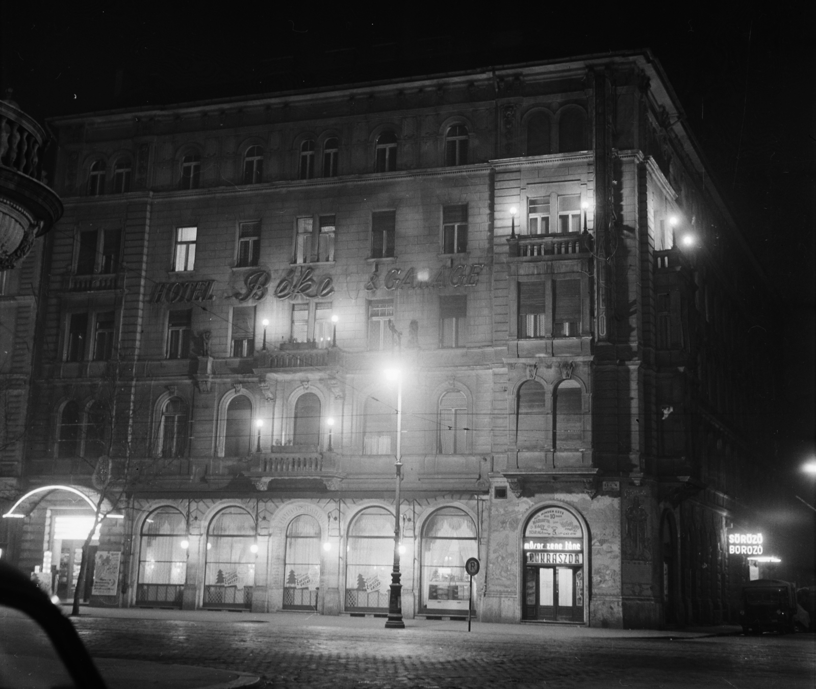 Hungary, Budapest VI., Teréz körút 43. (Lenin körút 97.), Béke szálló a Szondi utcától nézve., 1958, Bauer Sándor, hotel, night, Budapest, Fortepan #112996