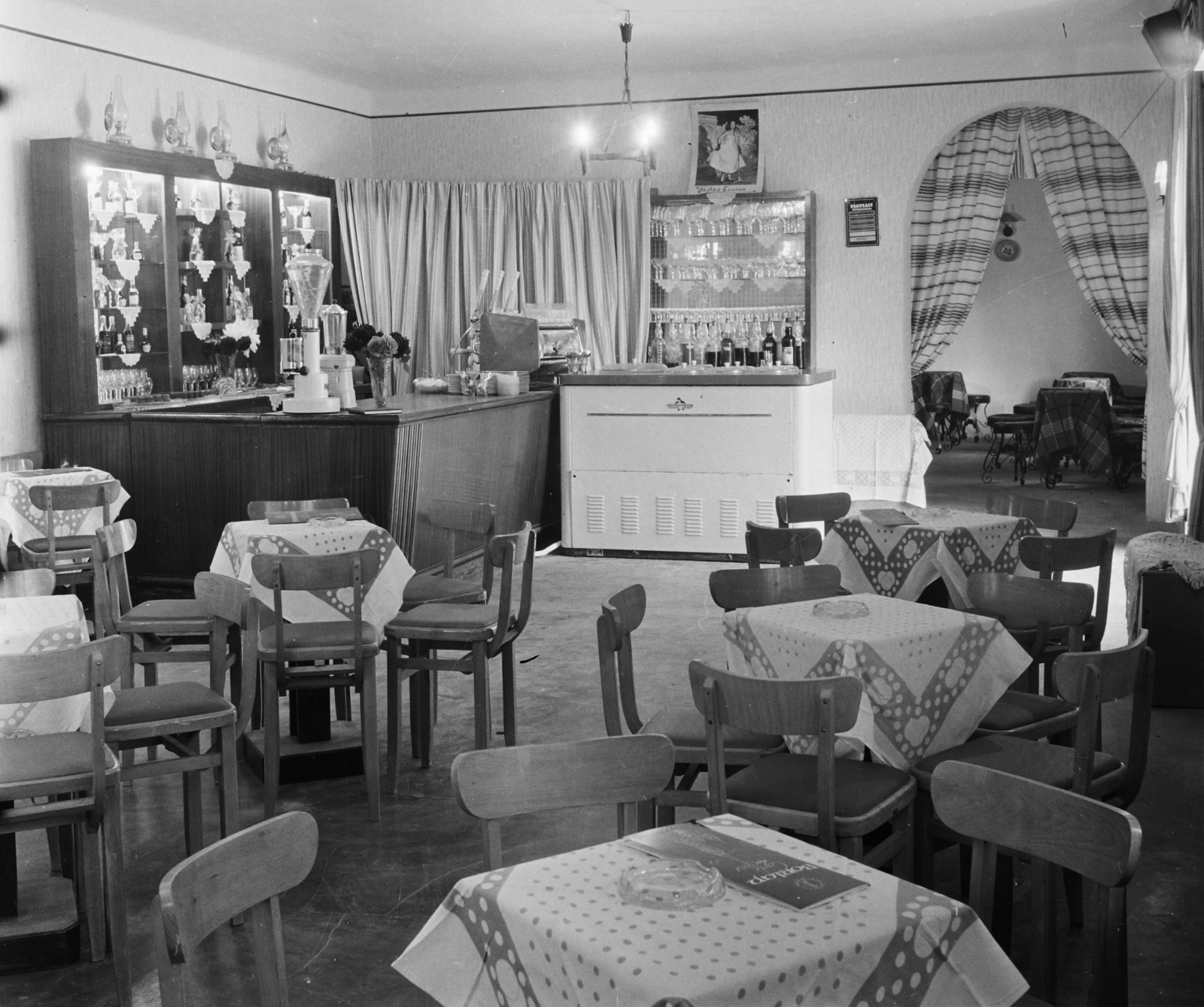 1959, Bauer Sándor, hospitality, arch, coffee maker, petrol lamp, drinks, ashtray, Fortepan #113055