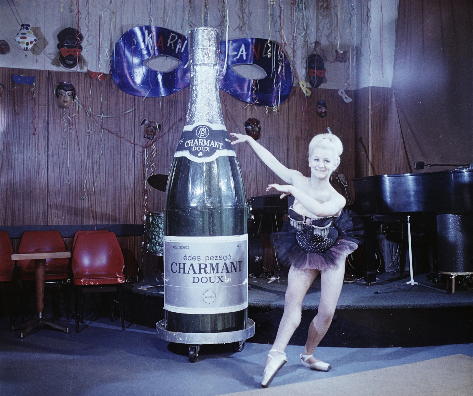 Hungary, 1969, Bauer Sándor, ad, colorful, champagne, mask, decoration, ballet shoes, ballerina, Fortepan #113100