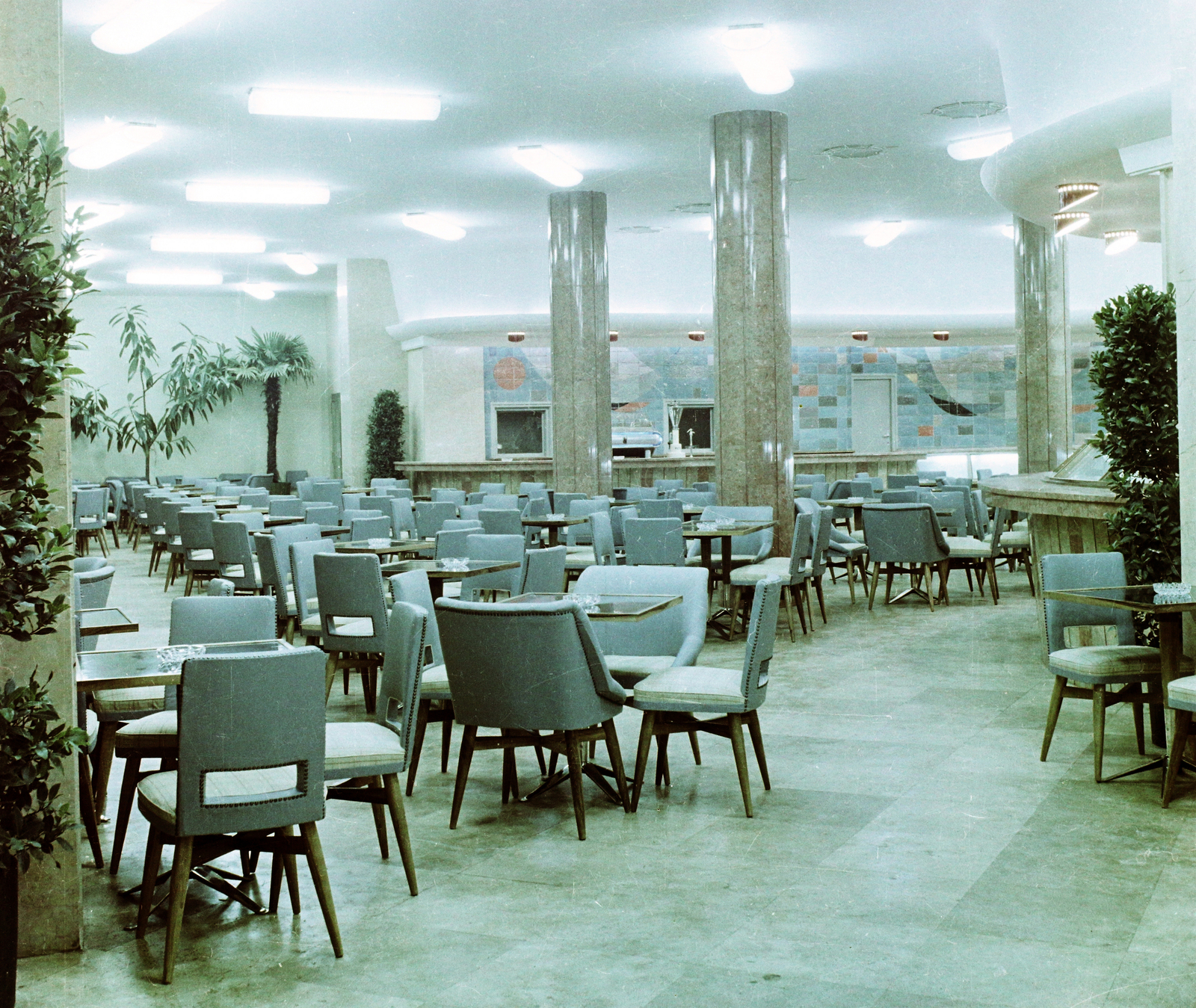 Hungary, Budapest VI., Oktogon (November 7. tér), Abbázia kávéház., 1960, Bauer Sándor, colorful, Budapest, Fortepan #113130