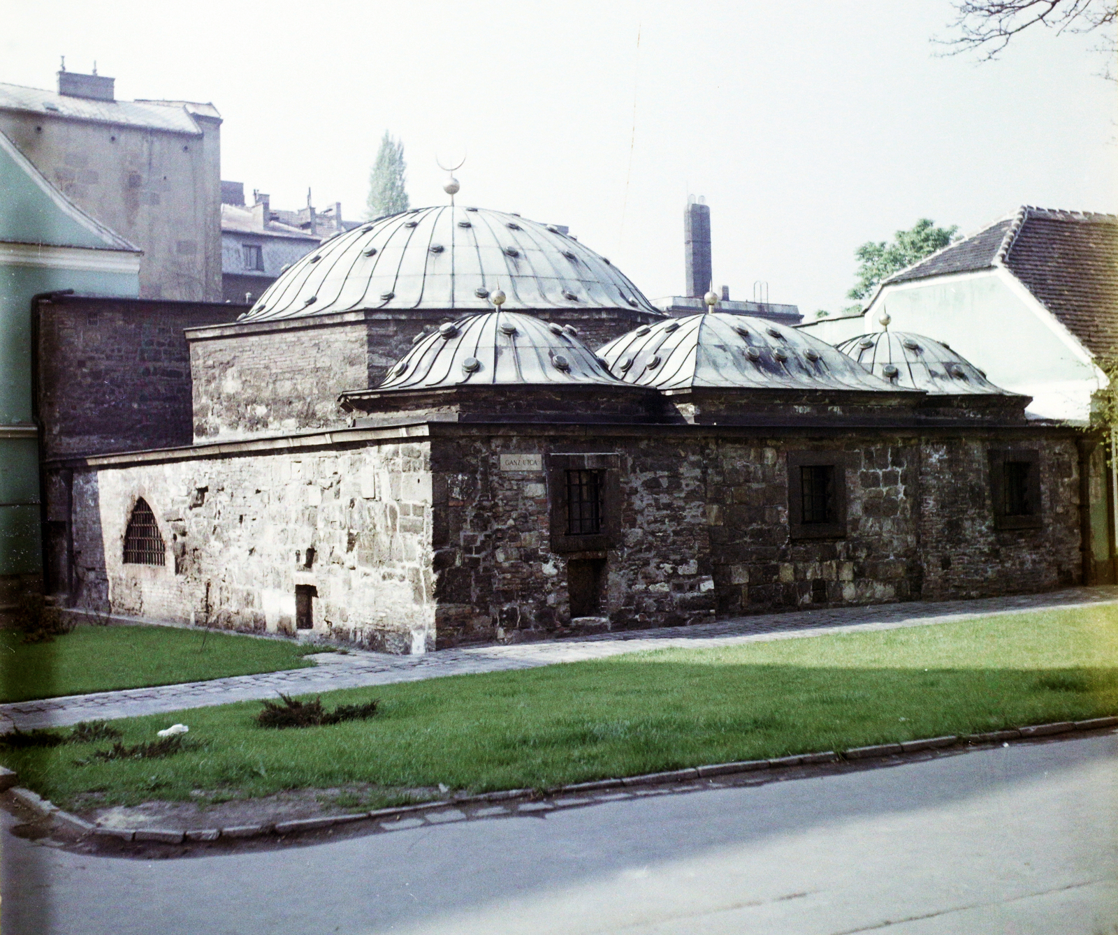 Hungary, Budapest II., Fő utca - Ganz utca sarok, Király fürdő., 1971, Bauer Sándor, colorful, Budapest, Turkish bath, Fortepan #113169