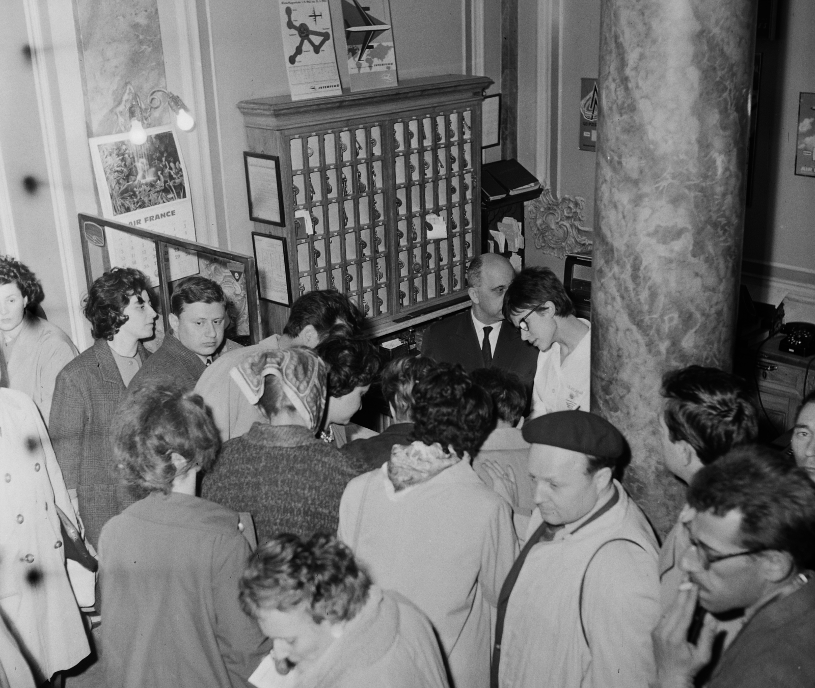 Hungary, Budapest VIII., József körút 4., Nemzeti Szálló, recepció., 1959, Bauer Sándor, reception, key, pillar, Budapest, Fortepan #113194