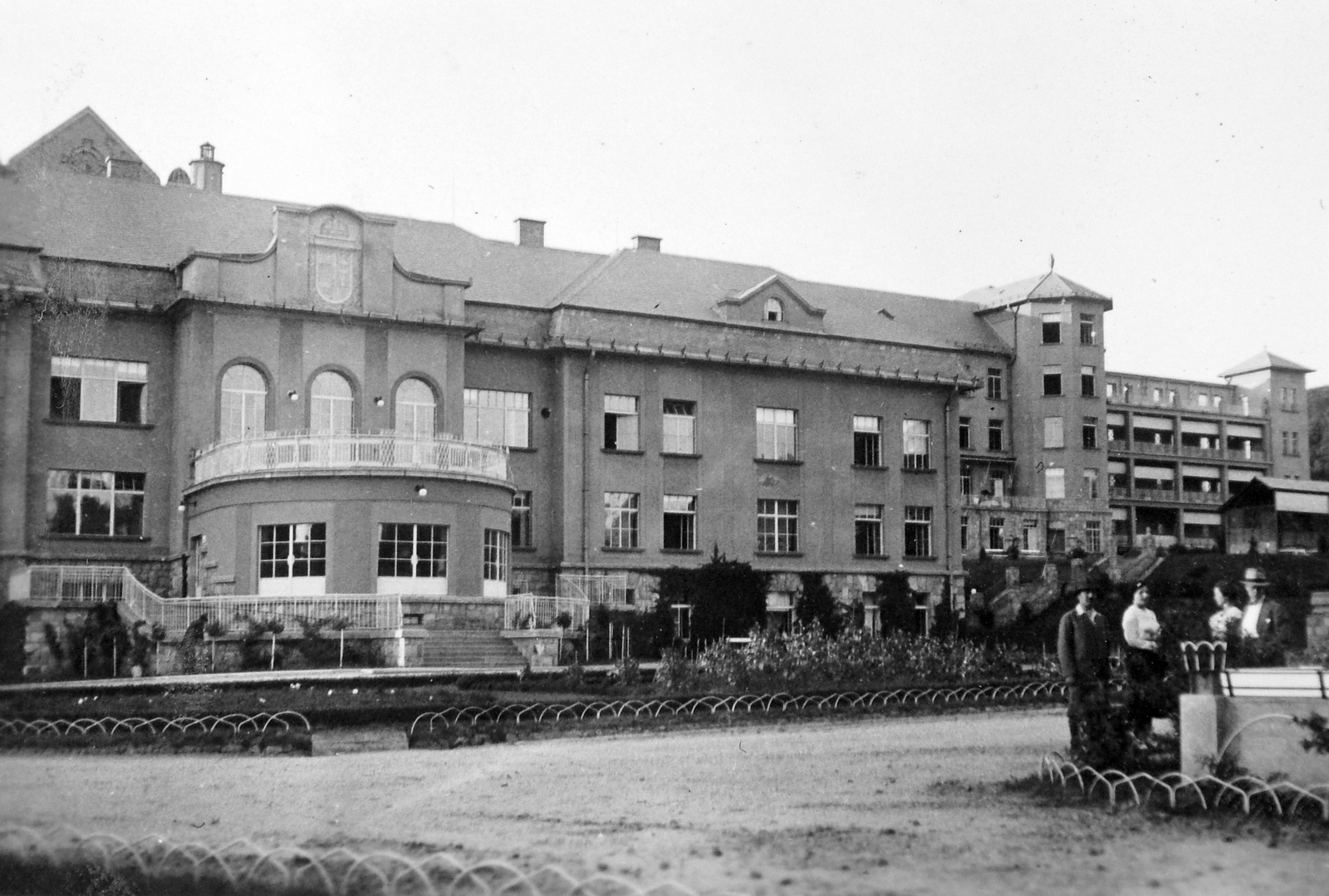 Hungary, Mátraháza, Mátrai Magyar (Királyi) Gyógyintézet (később Mátrai Gyógyintézet)., 1934, Gyöngyi, healthcare, medical institution, crest, Fortepan #11320