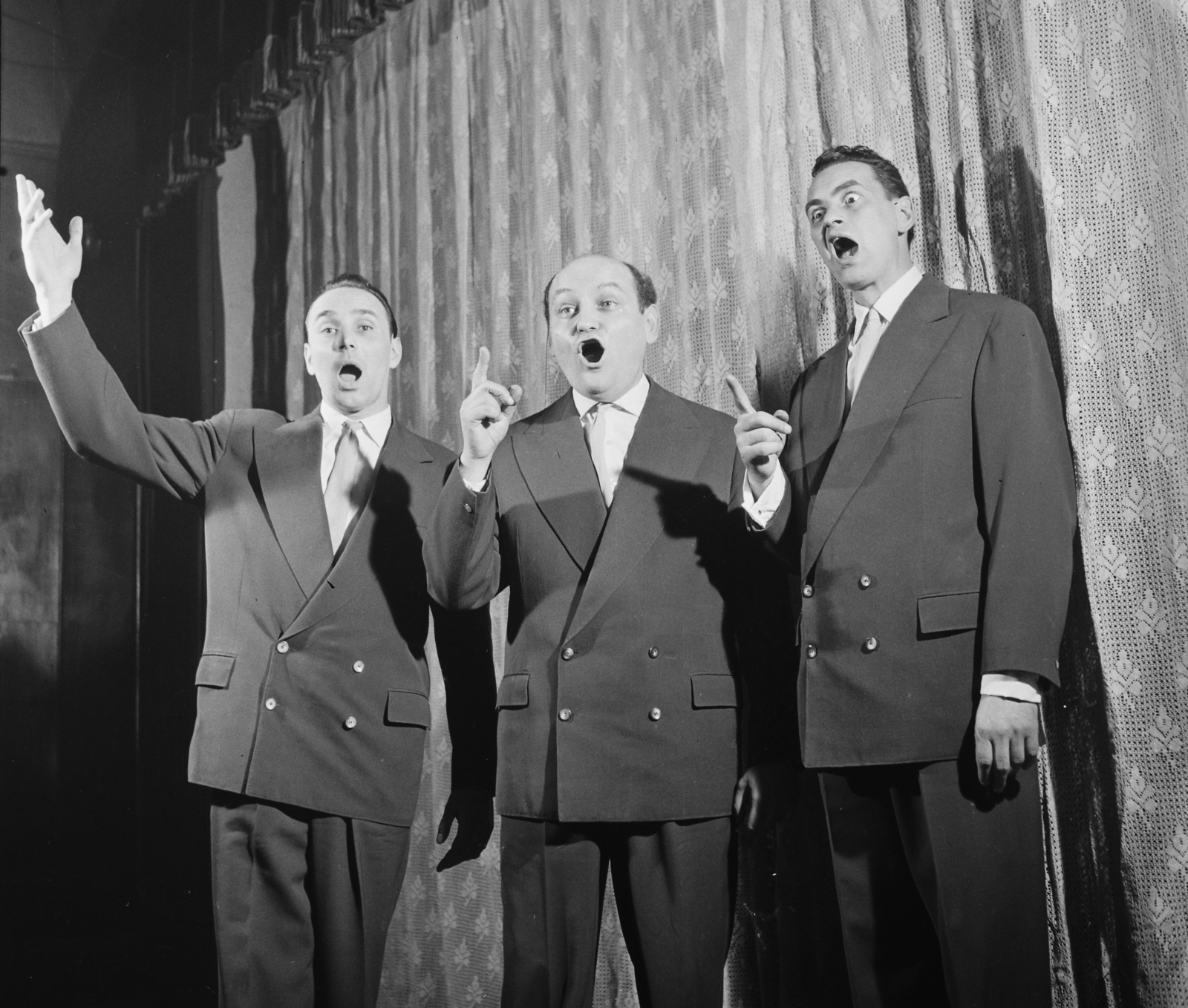 Hungary, Budapest VI., Nagymező utca 17., Budapest Kávéház (Moulin Rouge) a Hurrá, itt a tavasz című zenés-táncos revü próbái idején. Harsányi együttes., 1958, Bauer Sándor, Budapest, Fortepan #113210