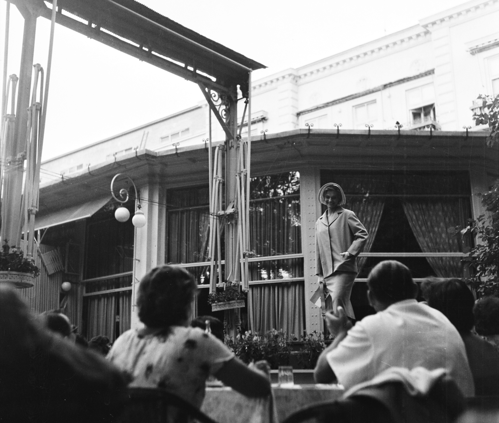 Hungary, Margit Islands, Budapest, divatbemutató a Margitszigeti Nagyszálló teraszán., 1961, Bauer Sándor, fashion show, Fortepan #113250