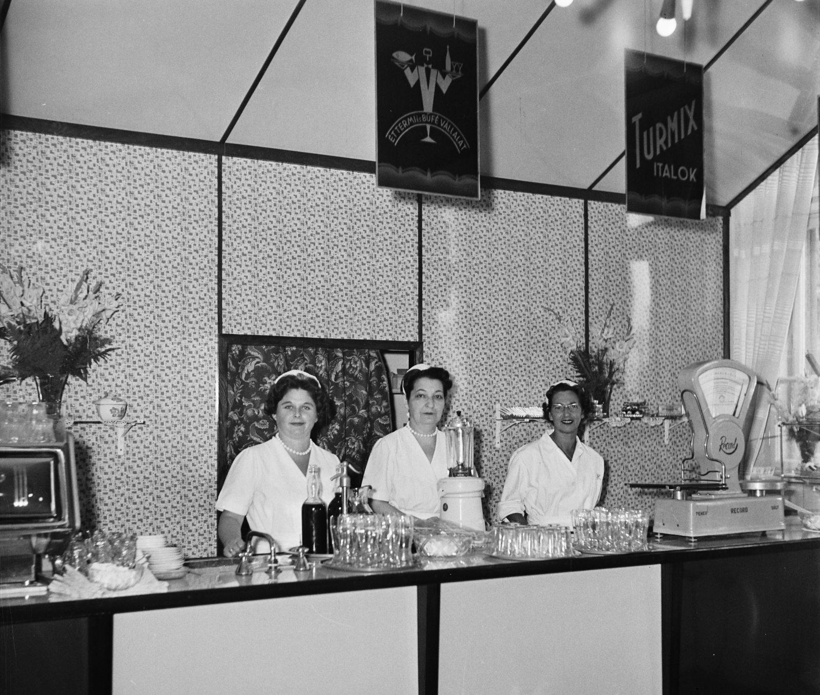 1958, Bauer Sándor, drink, poster, employee, vendor, soda head, glass, scale, three people, coffee machine, Fortepan #113273