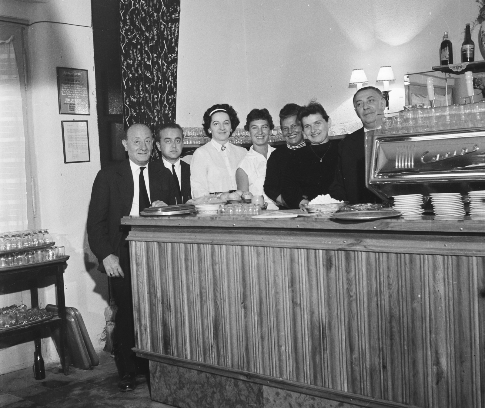 1959, Bauer Sándor, Casino coffee machine, staff, wainscot, Fortepan #113285