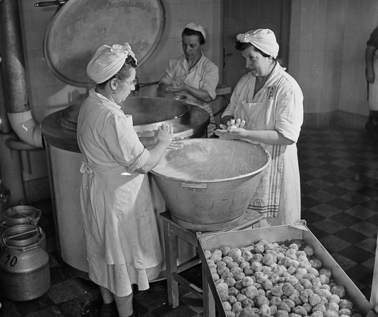 1961, Bauer Sándor, kitchen, cauldron, plum dumplings, Fortepan #113308