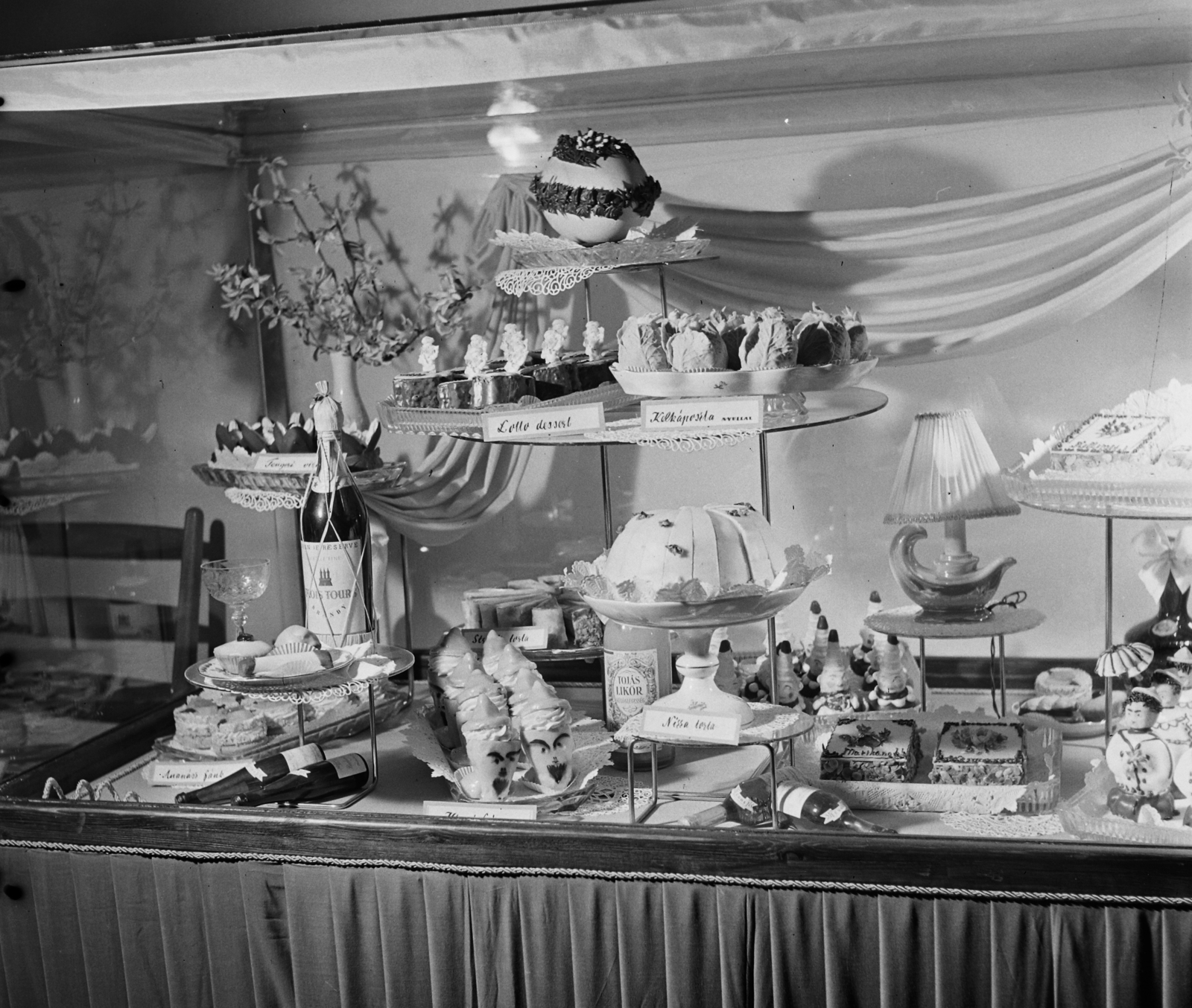 1960, Bauer Sándor, Show window, exhibition, cabinet, pastry, Fortepan #113315