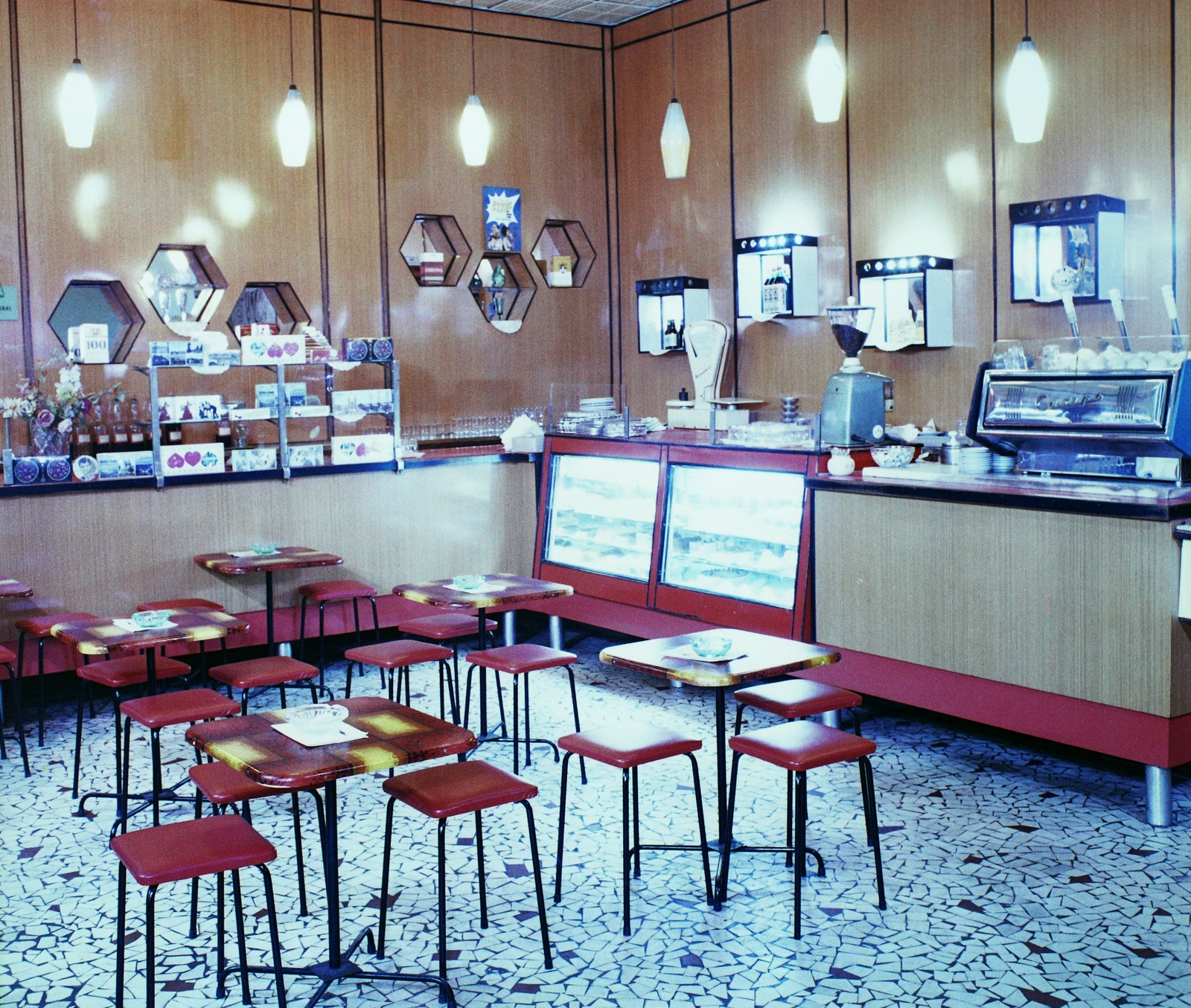 Hungary, 1969, Bauer Sándor, colorful, Casino coffee machine, scale, Fortepan #113433
