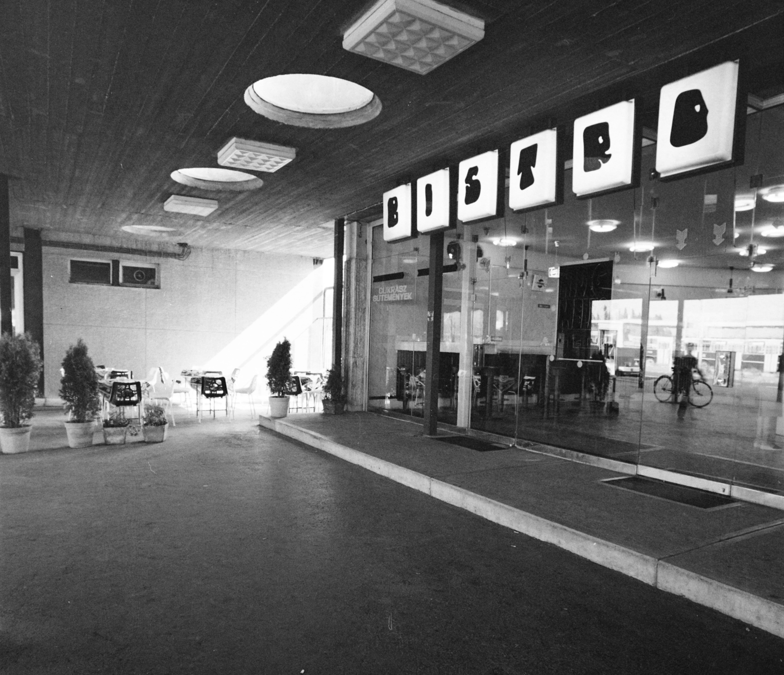 Hungary, Budapest XIV., Mexikói út, bisztró a Millenniumi Földalatti vasút végállomásán., 1978, Bauer Sándor, Budapest, Fortepan #113441