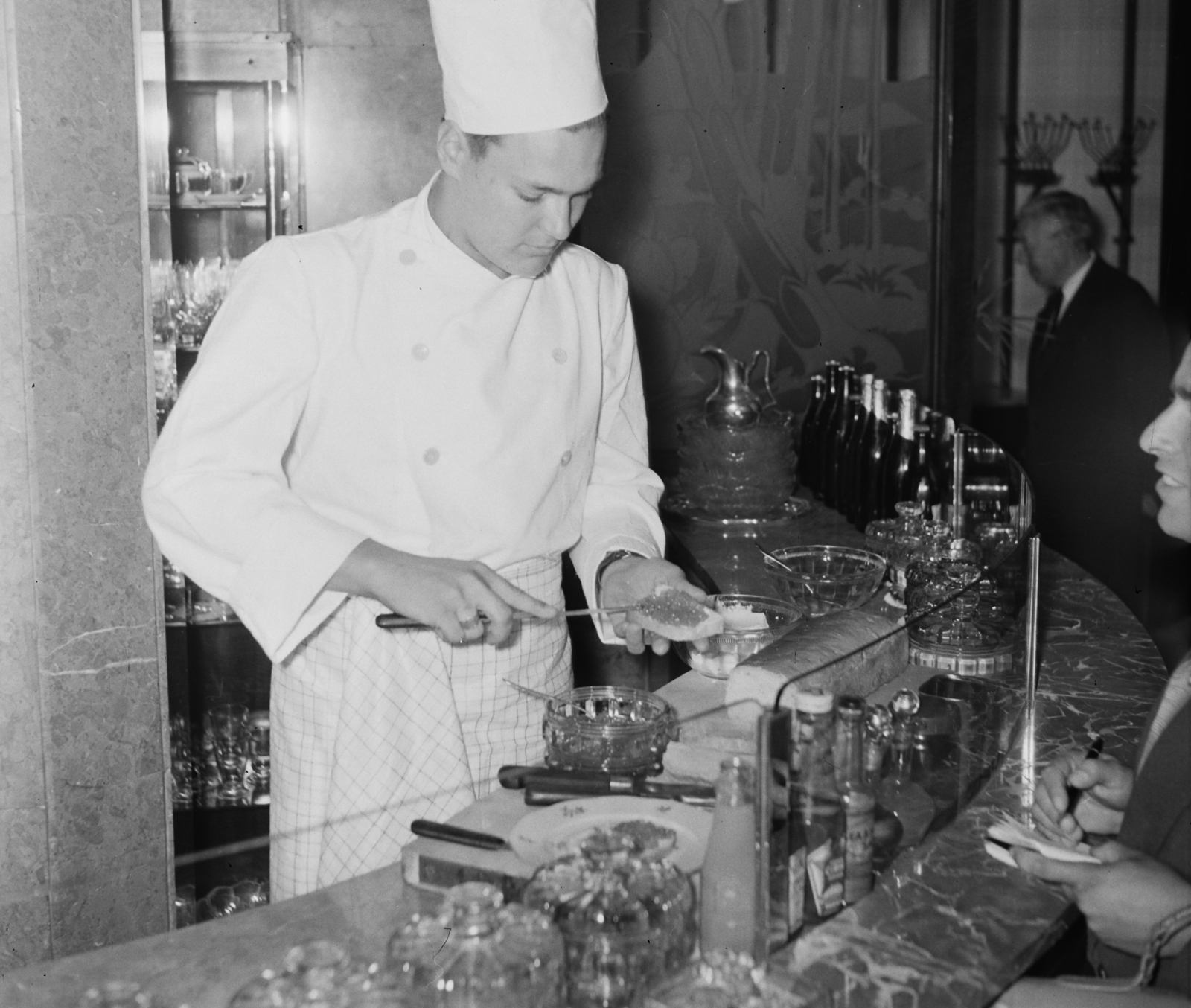 Hungary, Budapest V., Kossuth Lajos utca 19., az Astoria szálló presszója., 1957, Bauer Sándor, Budapest, cold buffet, caviar, Fortepan #113449