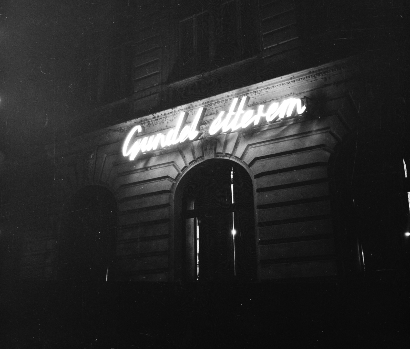 Hungary, Budapest XIV., Gundel Étterem., 1957, Bauer Sándor, restaurant, neon sign, Budapest, Fortepan #113464