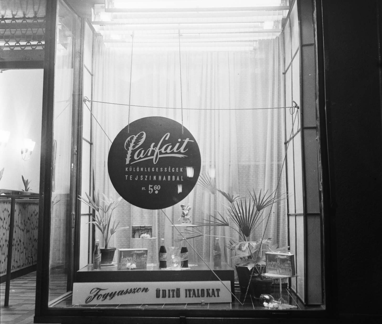 Hungary, Budapest VII., Erzsébet (Lenin) körút 36., Pálma cukrászda., 1960, Bauer Sándor, Show window, label, pastry shop, Budapest, Fortepan #113505