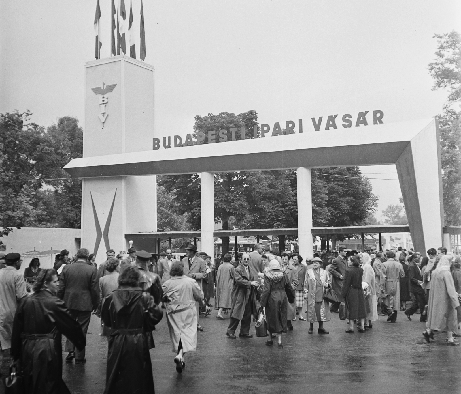 Hungary, Budapest XIV., 1957, Bauer Sándor, international fair, Budapest, main entrance, Fortepan #113511