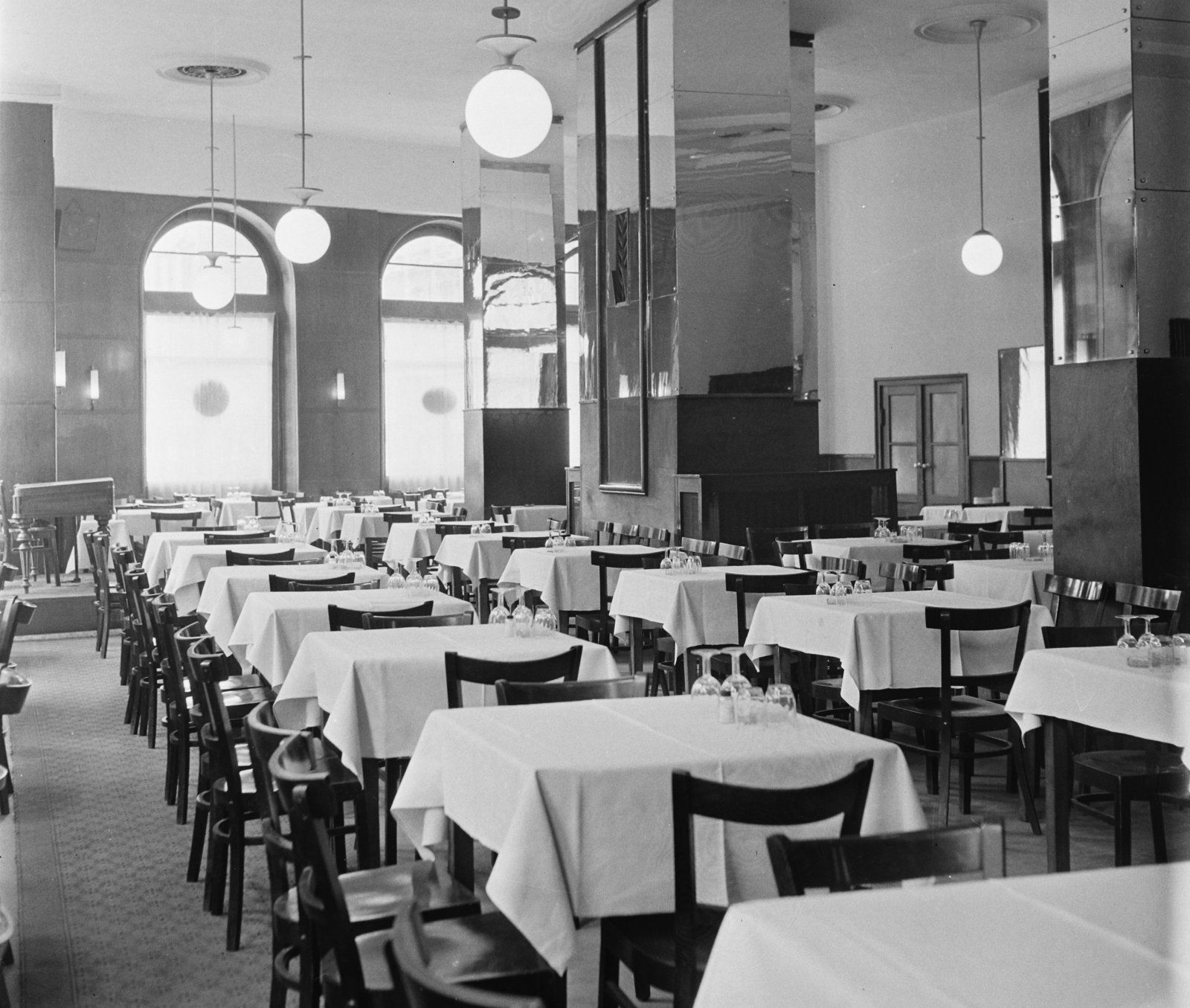 Hungary, Budapest VIII., József körút 45., Baross kávéház és étterem., 1957, Bauer Sándor, restaurant, Budapest, Fortepan #113516