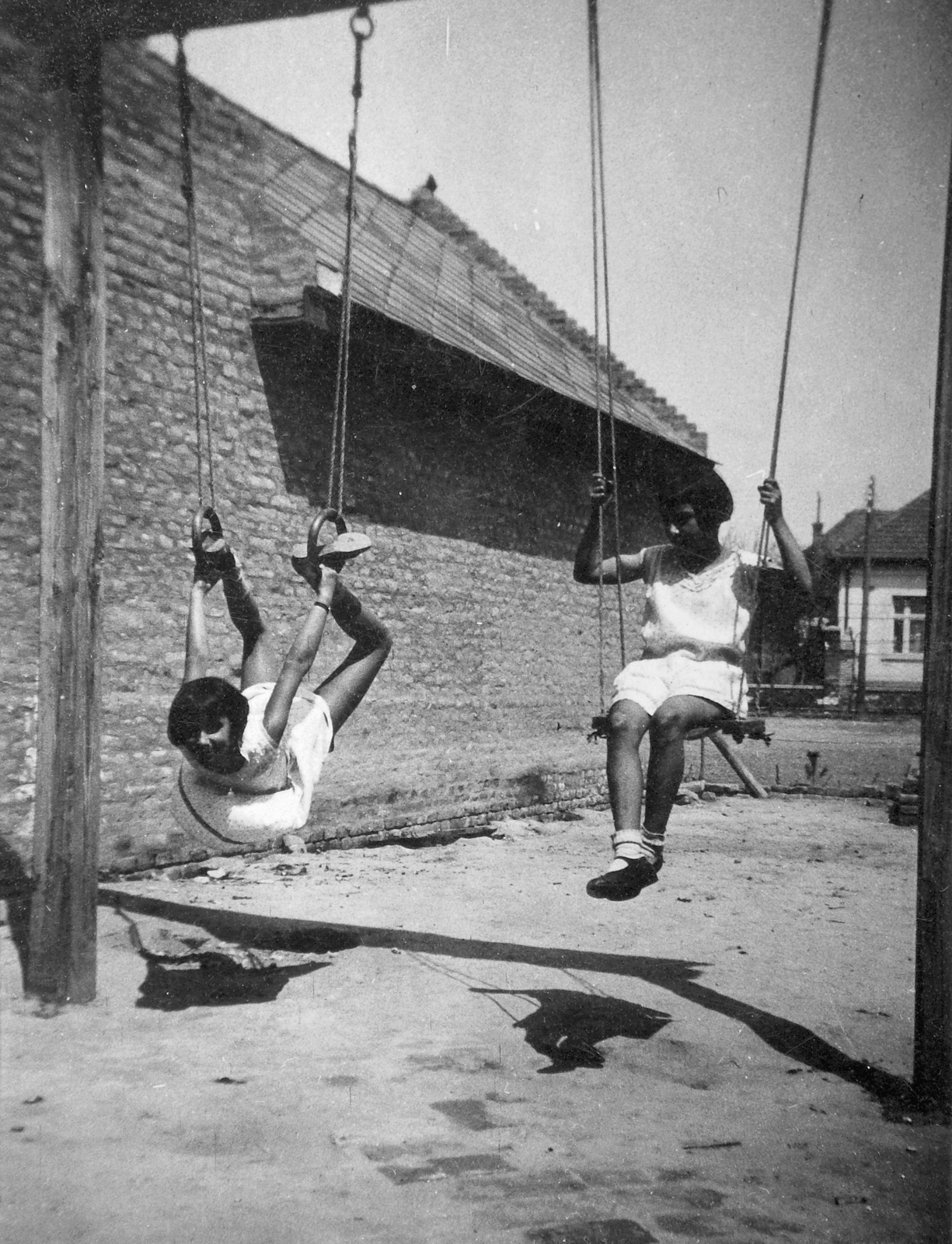1931, Fortepan, free time, swing, yard, girl, summer, exercise, feat, Exercise Equipment, dangling, Fortepan #11358