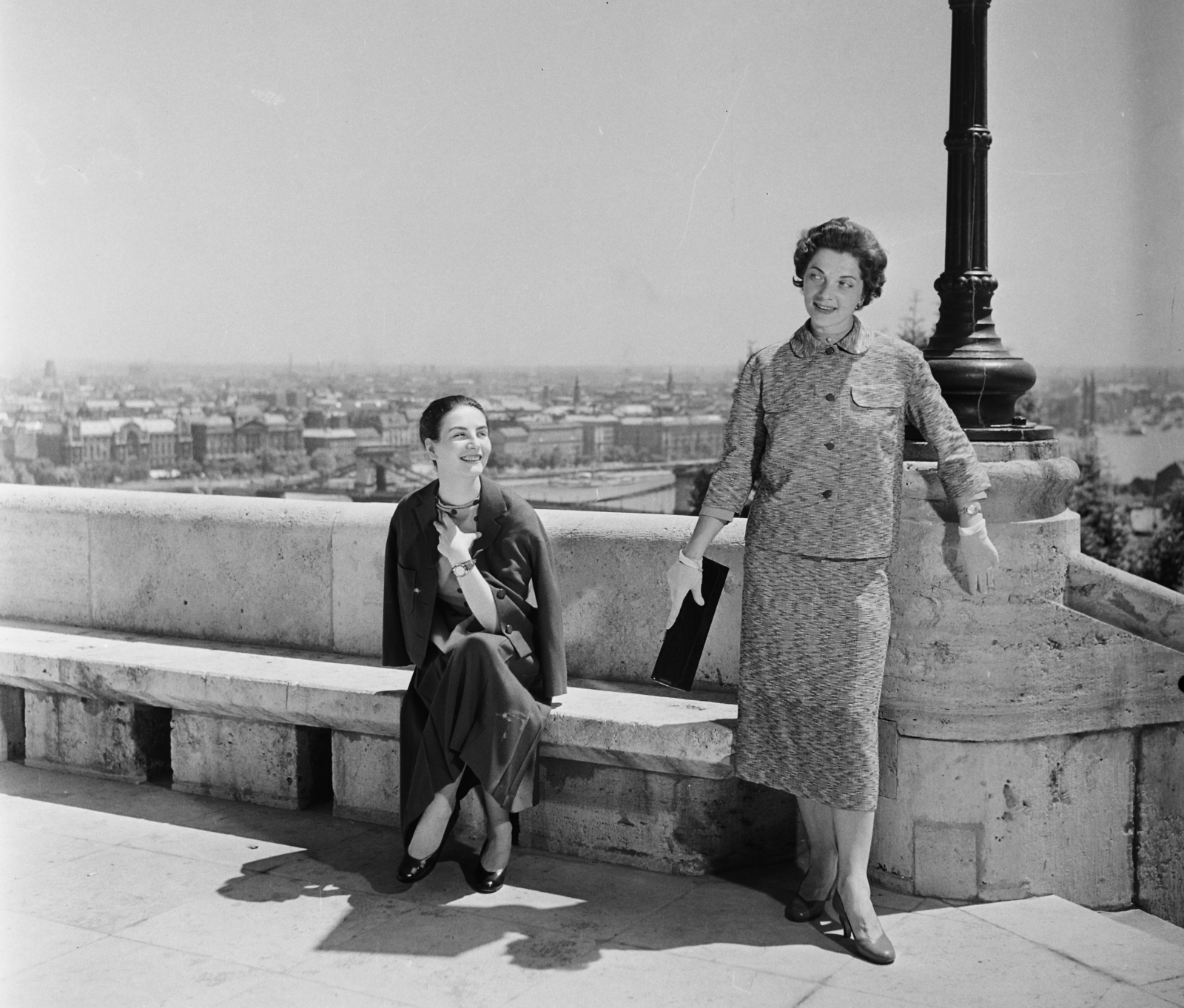 Hungary, Halászbástya, Budapest I., jobbra Vitéz Eszter manöken., 1957, Bauer Sándor, Budapest, Fortepan #113600