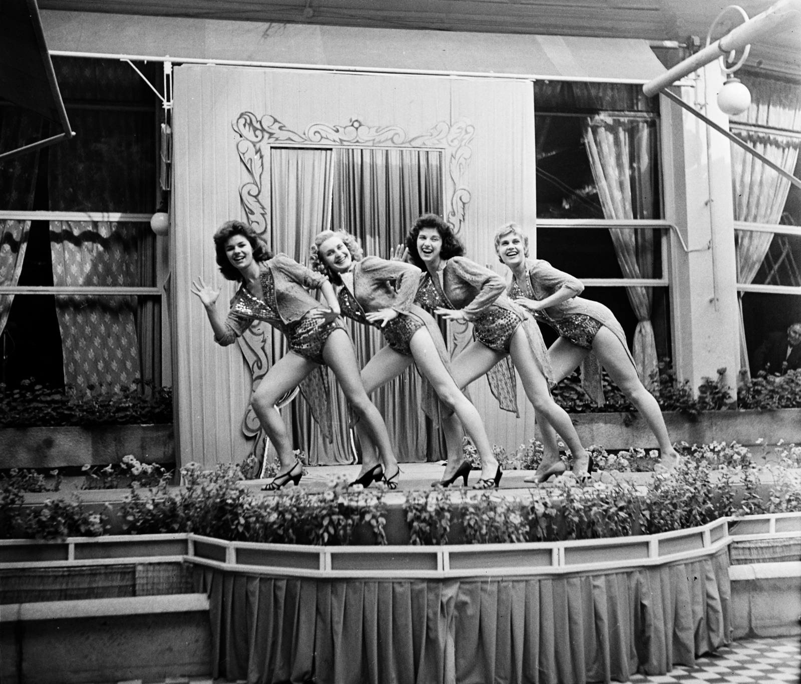 Hungary, Margit Islands, Budapest, Margitszigeti Nagyszálló, terasz., 1966, Bauer Sándor, dance, stage, Fortepan #113613