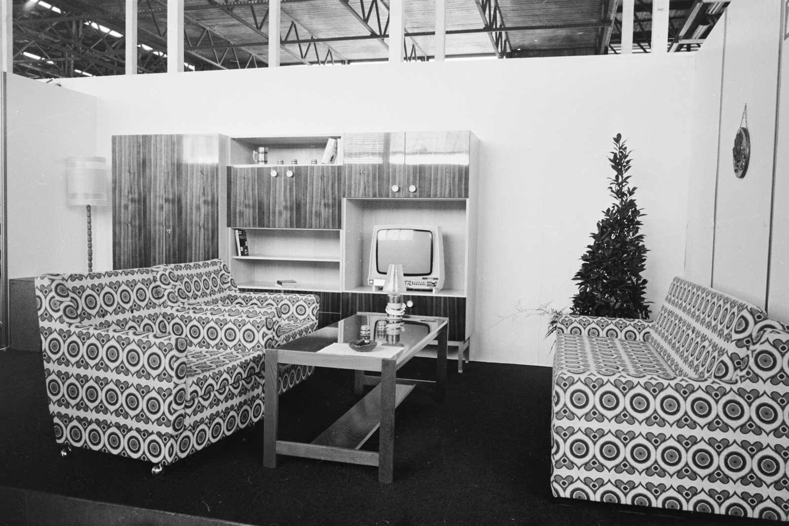 Hungary, Budapest XIV., Otthon '74 bútorkiállítás a BNV pavilonjában., 1973, Bauer Sándor, furniture, international fair, Budapest, table lamps, Fortepan #113747