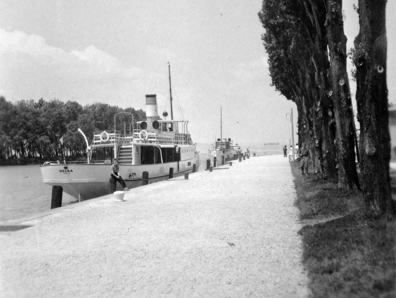 Hungary,Lake Balaton, Balatonboglár, Helka motoros személyhajó a kikötőben., 1960, Gyöngyi, ship, alley, steamboat, Helka ship, Fortepan #11381