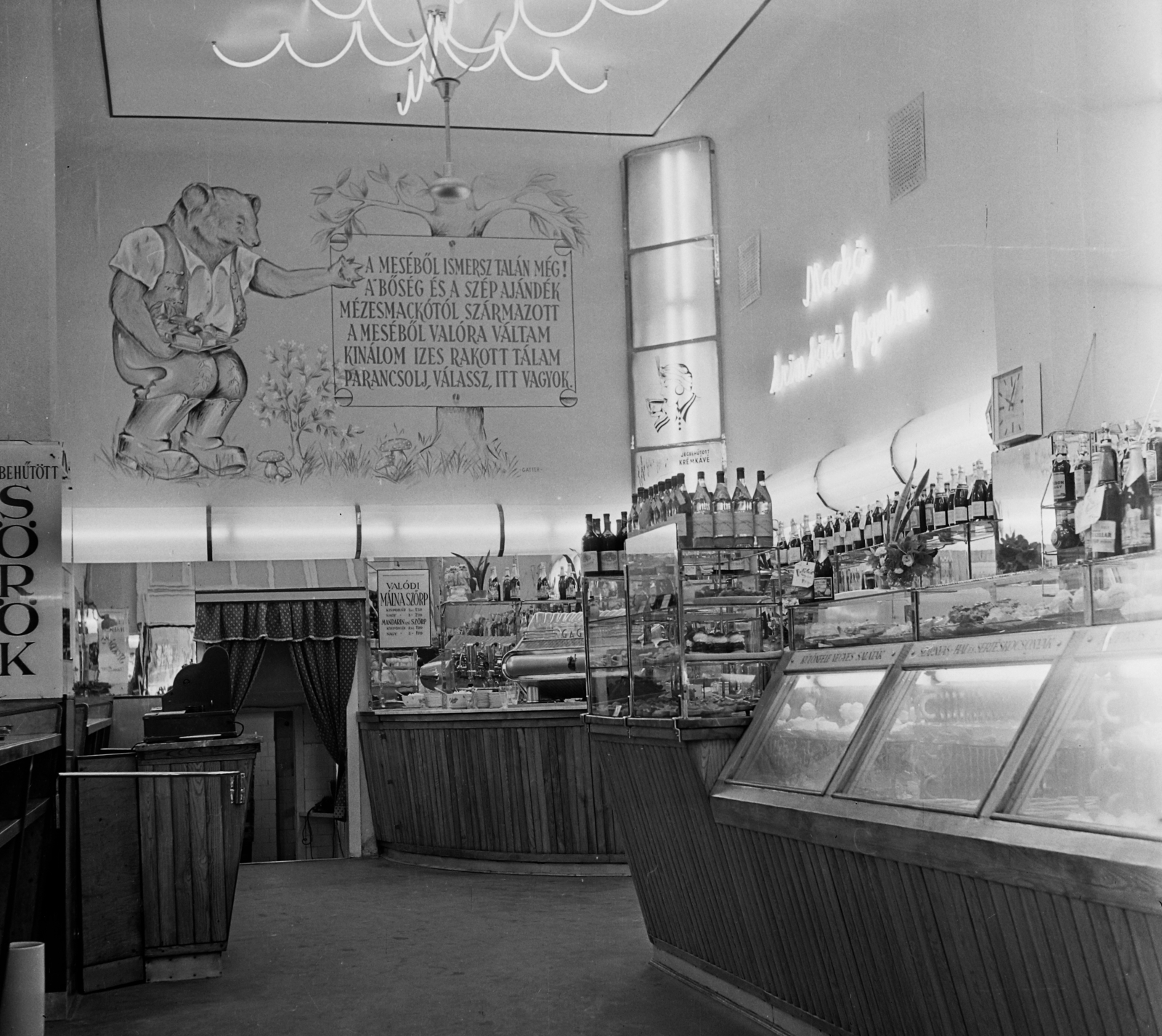 Hungary, Budapest V., Kígyó utca 4-6., Mézes Mackó büfé., 1960, Bauer Sándor, ad, hospitality, label, espresso, display, buffet, neon lights, neon sign, Budapest, wall painting, cold buffet, Fortepan #113904