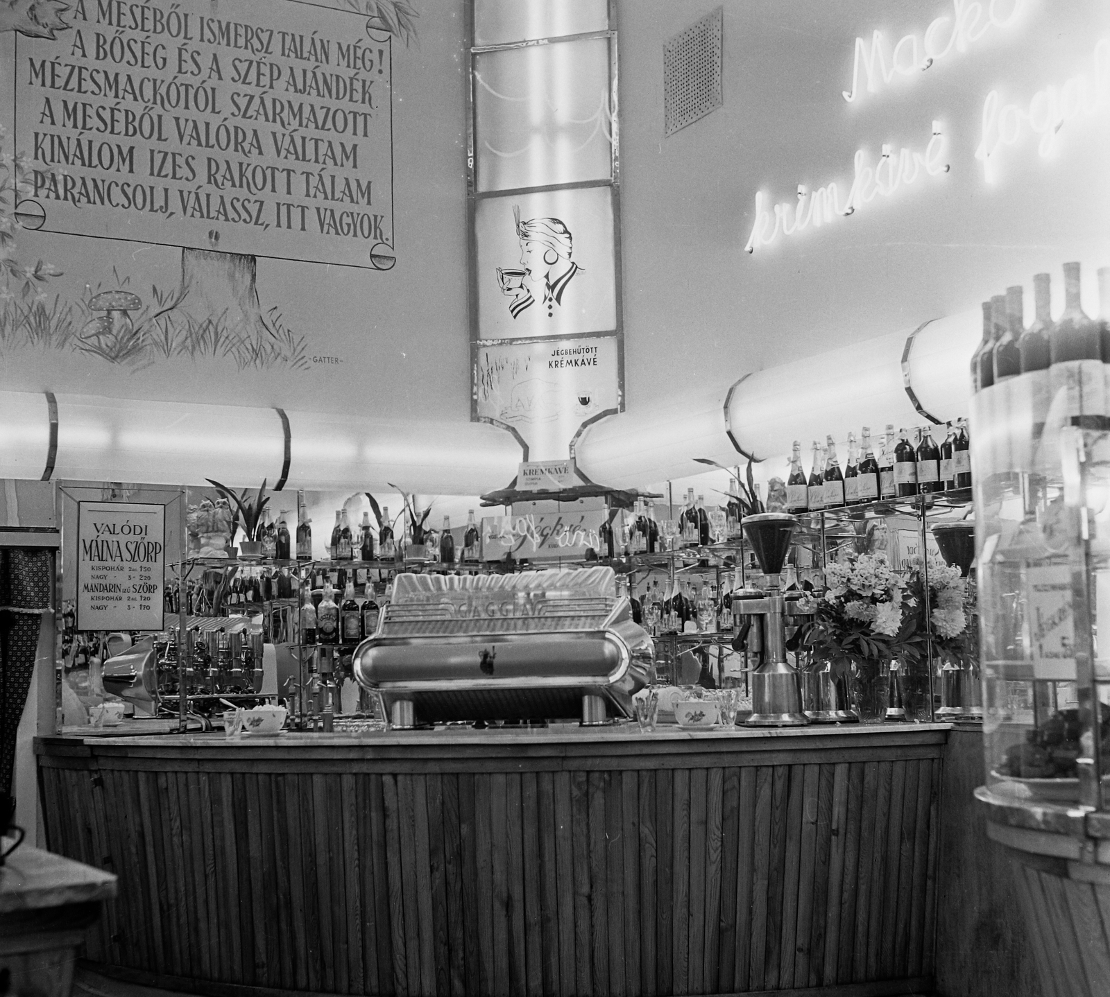 Hungary, Budapest V., Kígyó utca 4-6., Mézes Mackó büfé., 1960, Bauer Sándor, ad, label, espresso, display, buffet, drink, coffee maker, counter, neon lights, shop interior, neon sign, Budapest, wall painting, cold buffet, Fortepan #113905