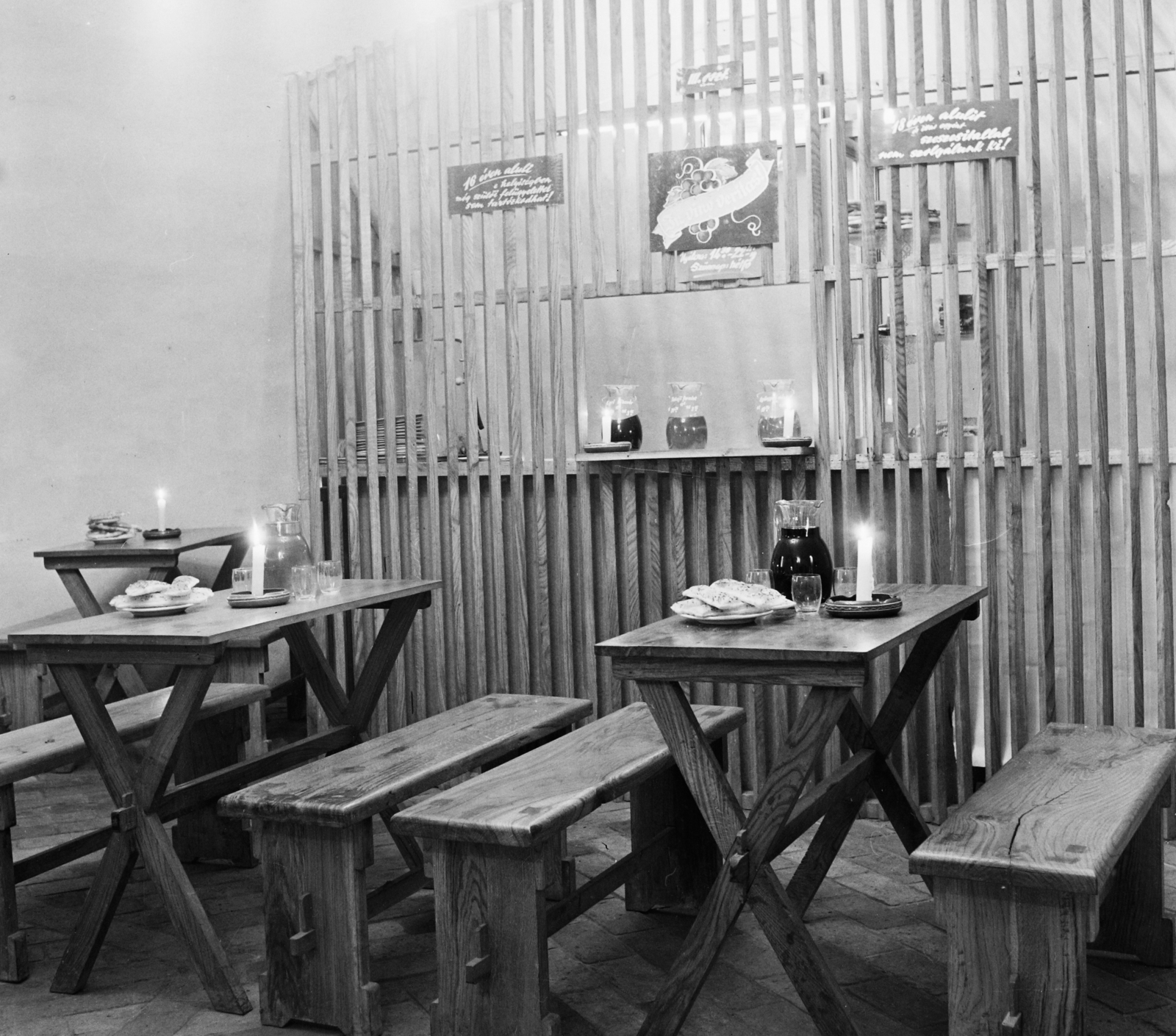 Hungary, Gyula, Rondella borozó a várban., 1963, Bauer Sándor, bench, pub, jug, Fortepan #113909