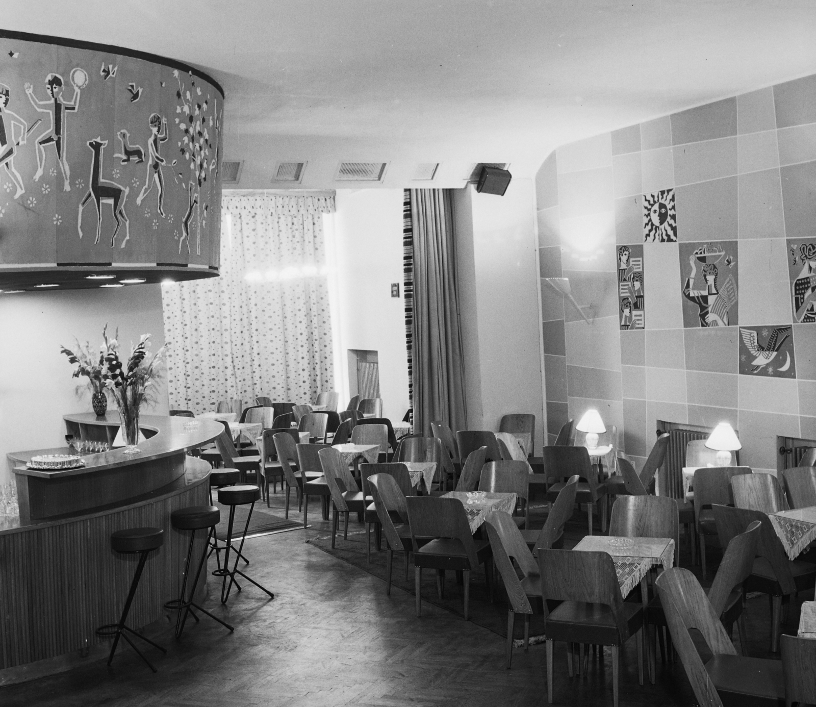 Hungary, Debrecen, Blaháné utca 1., Művész eszpresszó., 1959, Bauer Sándor, curtain, espresso, speaker, wall picture, parquet floor, bar stool, shop interior, bar, Fortepan #113987