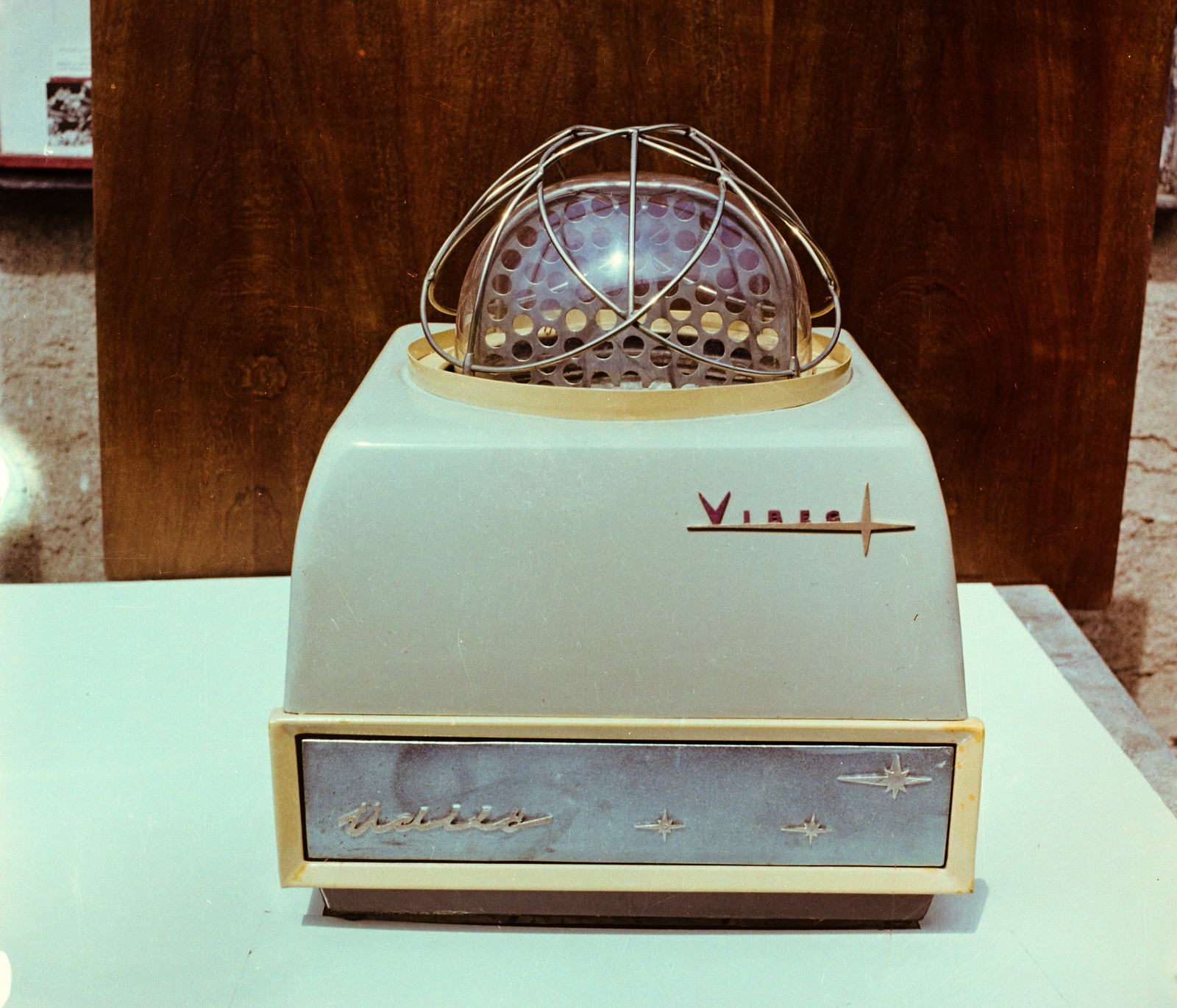 Hungary, VIBEG (Vendéglátóipari Berendezés és Felszerelés Javító és Gyártó Vállalat) szörpkeverő gép., 1961, Bauer Sándor, colorful, Fortepan #113998