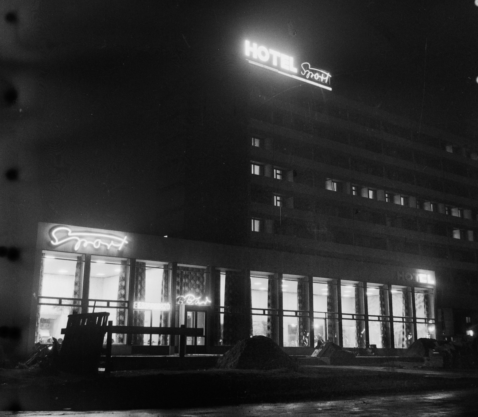 Hungary, Budapest XI., Tas vezér utca, Sport (később Flamenco) szálló a Feneketlen tónál., 1966, Bauer Sándor, hotel, neon sign, Budapest, Fortepan #114096