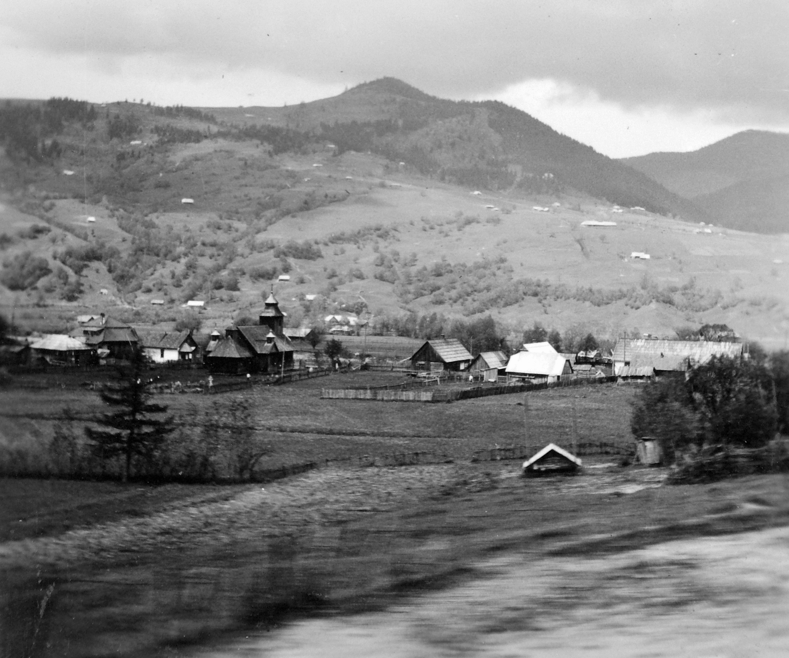 Ukraine,Zakarpattia Oblast, Yasinia, középen a Keresztelő Szent János-templom., 1941, Gyöngyi, Fortepan #11424