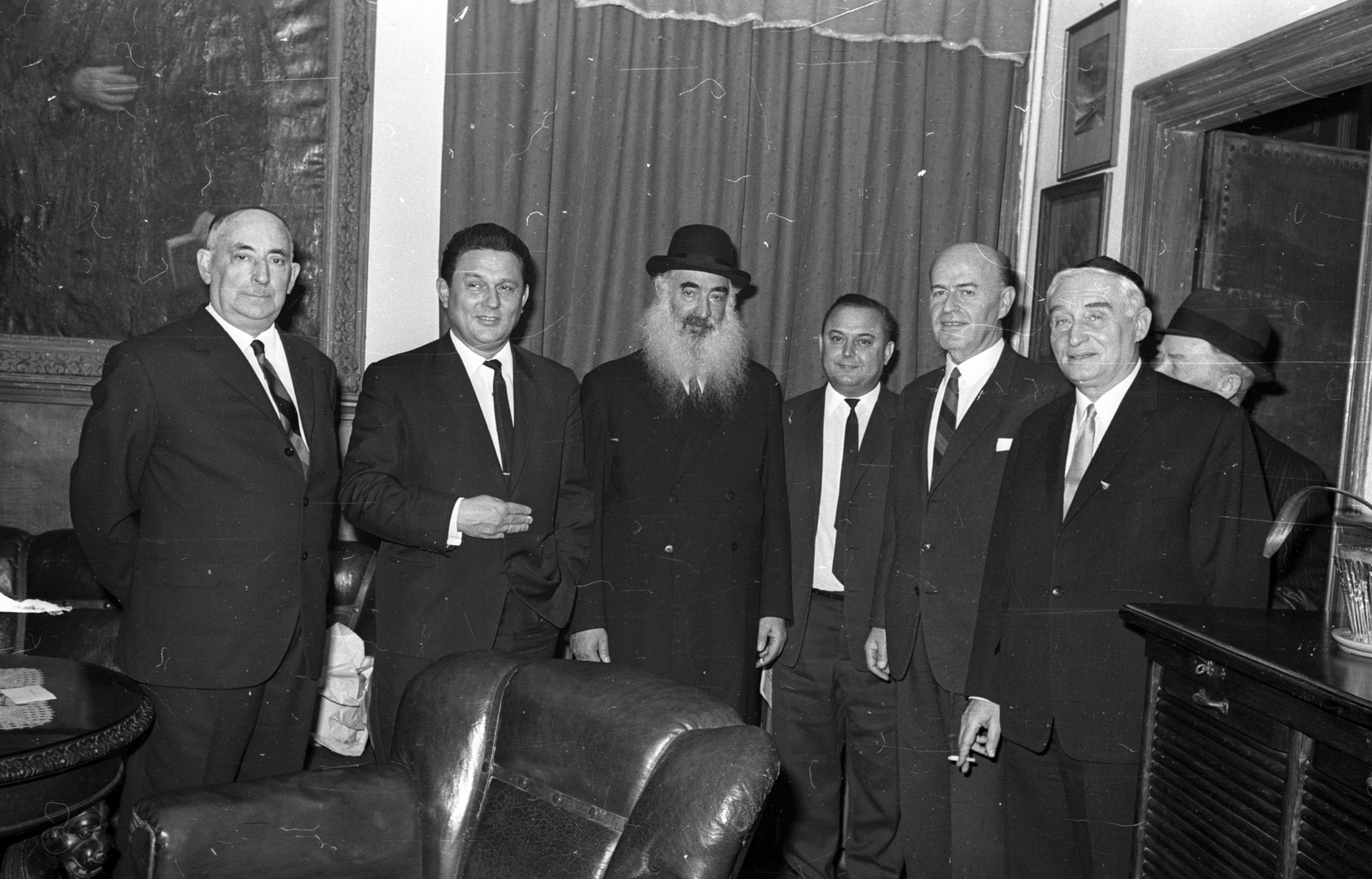 Hungary, Budapest VII., Síp utca 12., a Magyarországi Zsidó Hitközségek Szövetsége székháza, középen Jehuda Léb Levin moszkvai főrabbi, jobb szélen dr. Seifert Géza a MIOK elnöke., 1969, Bauer Sándor, religion, tableau, judaism, Budapest, Fortepan #114302