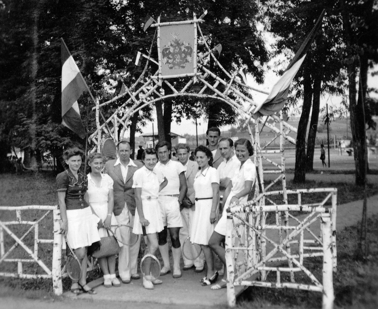 Slovakia, Lučenec, Városi liget., 1940, Gyöngyi, flag, crest, tennis rackets, Fortepan #11431