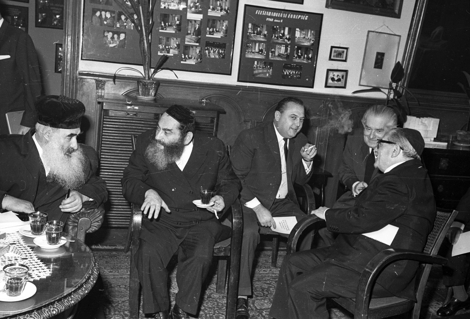 Hungary, Budapest VII., Síp utca 12., a Magyarországi Zsidó Hitközségek Szövetsége székháza, bal szélen Jehuda Léb Levin moszkvai főrabbi, tőle jobbra Weisz Márton (később az Ortodox Rabbitanács elnöke)., 1969, Bauer Sándor, religion, judaism, Budapest, Fortepan #114328