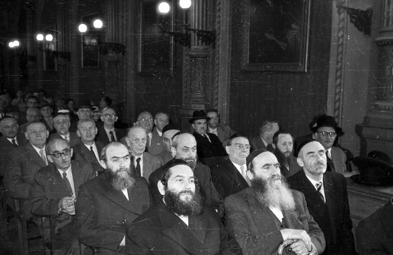 Magyarország, Budapest VII., Síp utca 12., a Magyarországi Zsidó Hitközségek Szövetsége székházának díszterme. Az első sorban balra Weisz Márton (később az Ortodox Rabbitanács elnöke)., 1962, Bauer Sándor, zsidóság, Budapest, Fortepan #114346