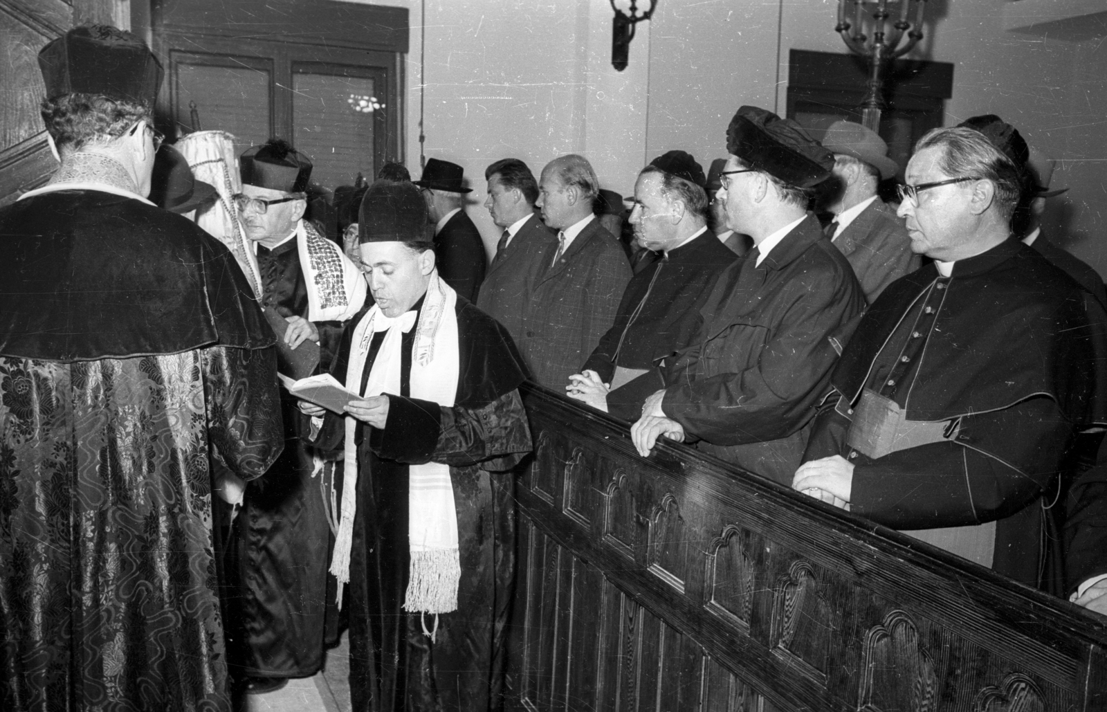 Hungary, Gyöngyös, Gárdonyi Géza utca - Kőrösi Csoma Sándor utca sarok, zsidó imaház a felavatásakor., 1964, Bauer Sándor, Fortepan #114356