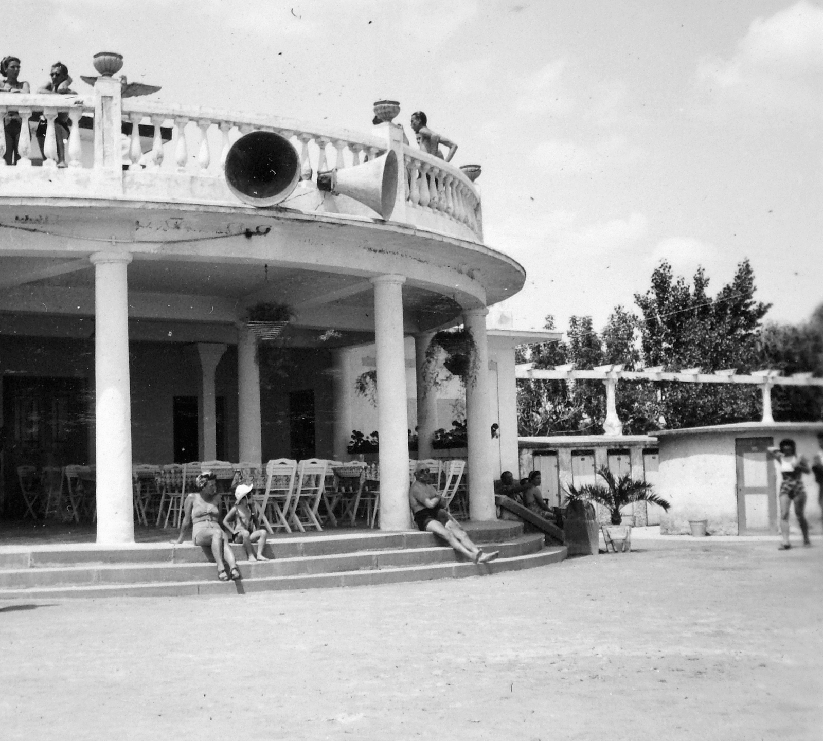 Magyarország, Balatonalmádi, fövenyfürdő, strand., 1940, Gyöngyi, hangszóró, kerti bútor, Fortepan #11436