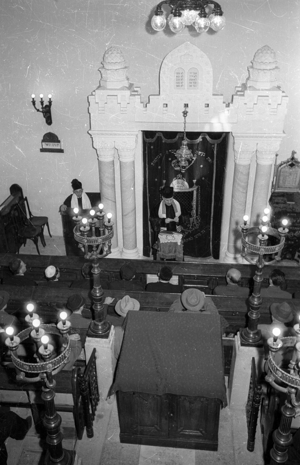 Hungary, Gyöngyös, Gárdonyi Géza utca - Kőrösi Csoma Sándor utca sarok, zsidó imaház a felavatásakor., 1964, Bauer Sándor, religion, judaism, chapel, tallith, Fortepan #114360